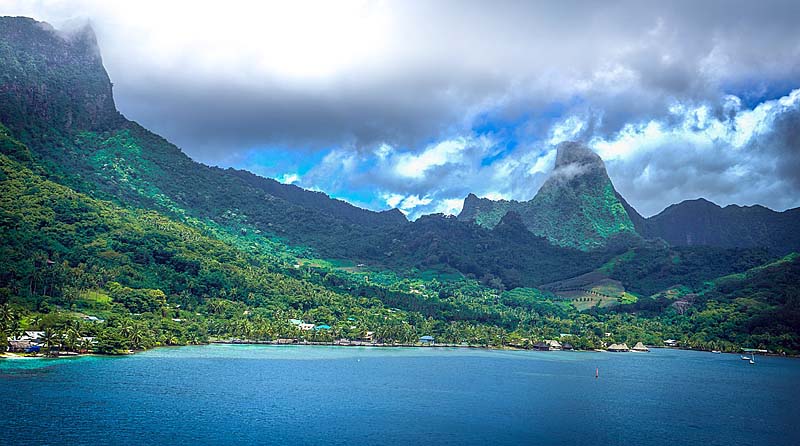 Nigel James Yacht Charter | Moorea landscape