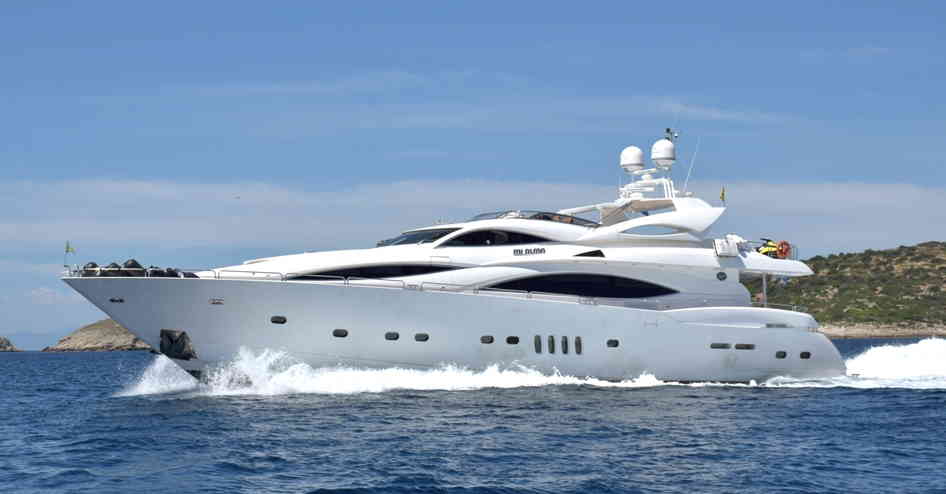 Special June offers for crewed motor yachts in Greece
